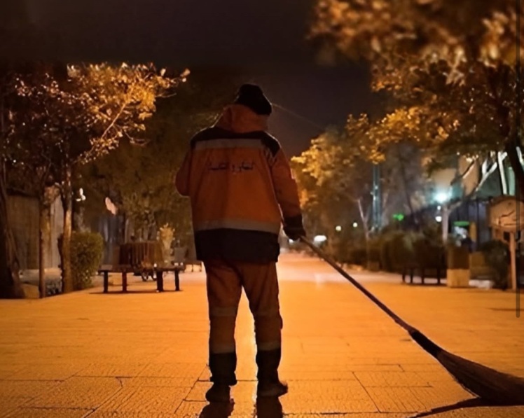 فرمانده انتظامی سیرجان از دستـ‌.گیری ۳ سـ‌.ارق مراکز تجاری تحت پوشش پاکبانان و ۲ مالـ‌.خر در این شهرستان خبر داد.