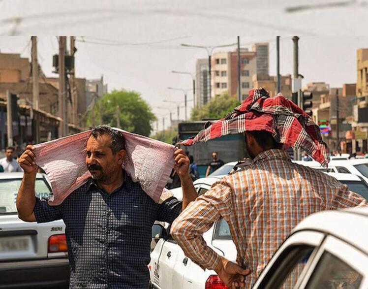 به گزارش سیرجان ما؛این شرایط باعث افزایش غلظت غبار، کاهش کیفیت هوا، کاهش دید افقی و اختلال در تردد محورهای مواصلاتی بهویژه در نیمه شمالی و شرق استان میشود.