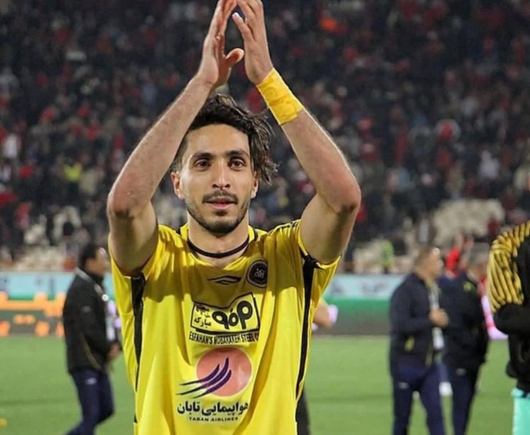    . سیاوش یزدانی، مدافع باتجربه تیم سپاهان، با قراردادی دو ساله به تیم گل‌گهر سیرجان پیوست. 