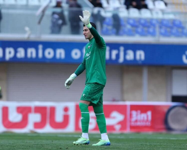 محمدرضا اخباری دروازه‌بان فصل گذشته تیم فوتبال گل گهر با انتشار پستی در صفحه اینستاگرام خود از گل‌گهر و مردم سیرحان خداحافظی کرد!