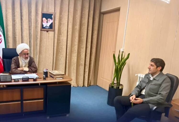 علی امرایی، مدیرعامل شرکت معدنی و صنعتی گهرزمین، با حجت‌الاسلام‌والمسلمین مسلمی‌زاده، امام جمعه سیرجان، دیدار و گفتگو کرد.