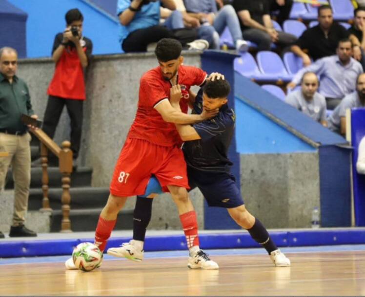  تیم گهرزمین سیرجان عصر امروز، ۲۴ شهریورماه، در بندرعباس برابر فولاد هرمزگان به میدان رفت. این مسابقه که انتظار می‌رفت تا پایان با یک نتیجه مثبت برای سیرجانی‌ها خاتمه یابد، در نهایت با تساوی یک بر یک به پایان رسید.